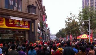 正临南海大道,车水马龙,正对面蛇口人民医院